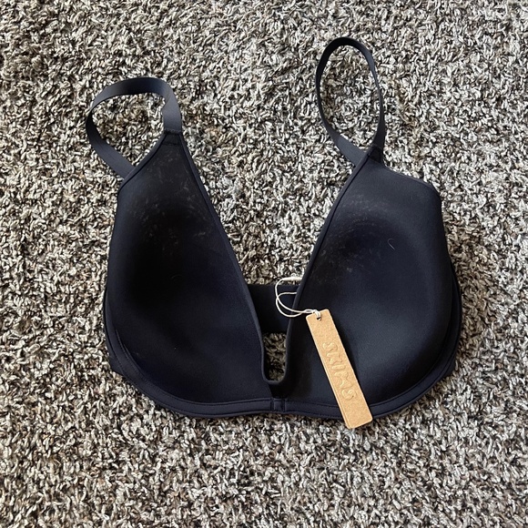 NWT! Never Before Worn! SKIMS Mesh Bra! Size 32DDD - Picture 1 of 3